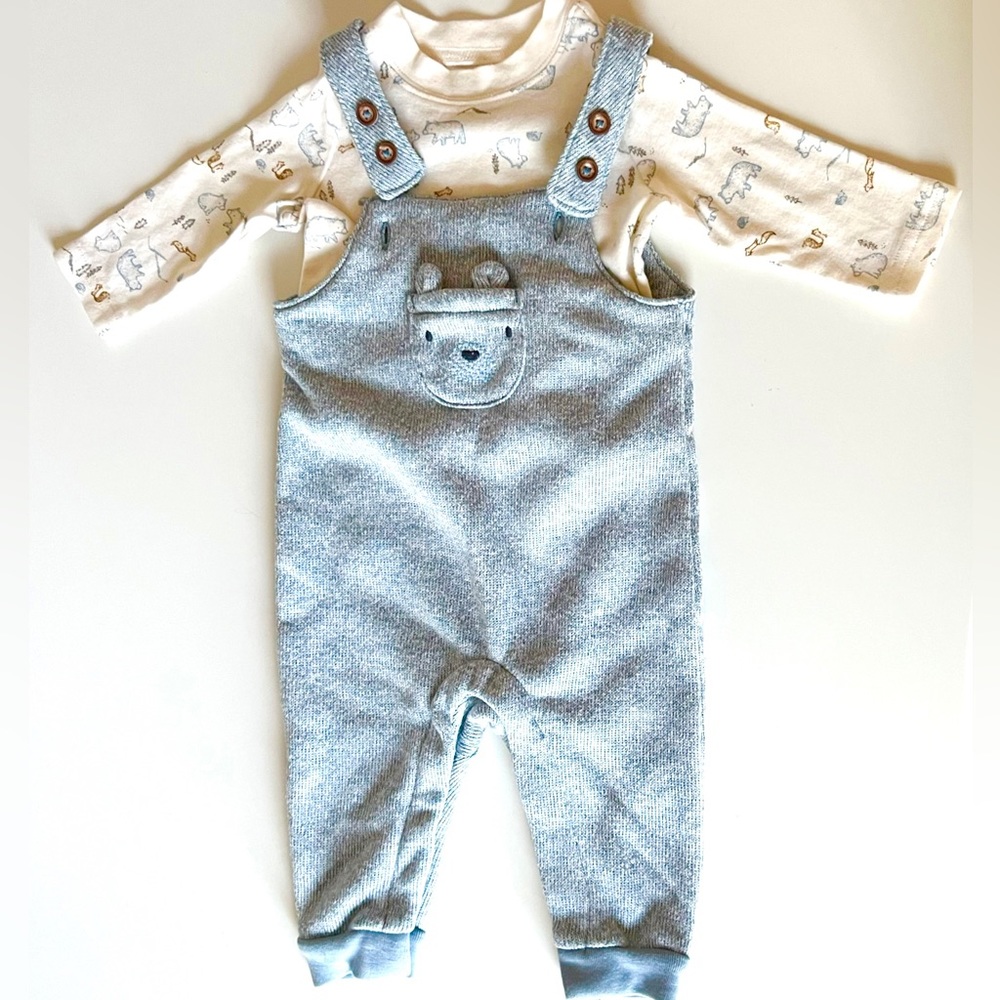 Carter's 2 Piece Overall and Long Sleeve Shirt Excellent Condition Size: 6 M